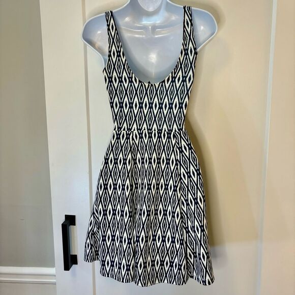 Divided H&M blue and white chevron tribal print fit and flare dress size 4 - Picture 6 of 7